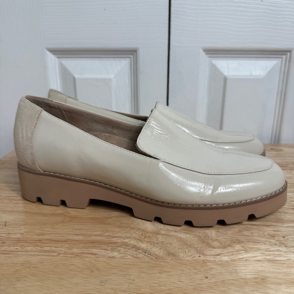 Vionic Kensley Loafers Size 8.5 Cream Patent Leather Chunky Lug Sole Preppy